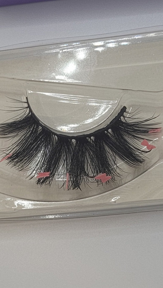 GLOWING BFLY LASHES 🦋