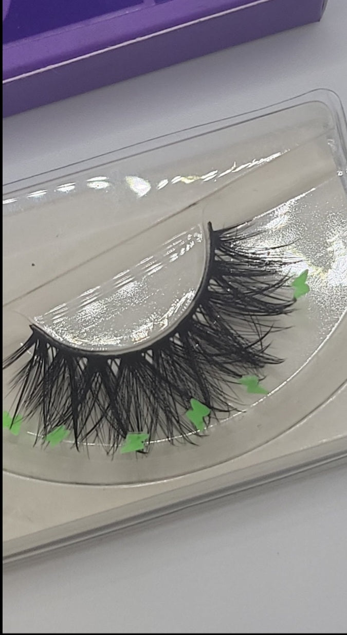 GLOWING BFLY LASHES 🦋