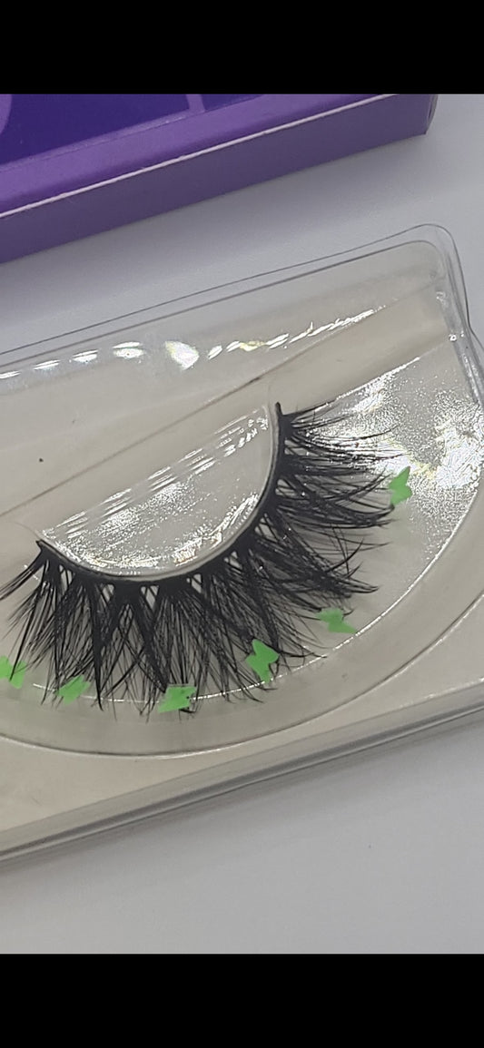 GLOWING BFLY LASHES 🦋